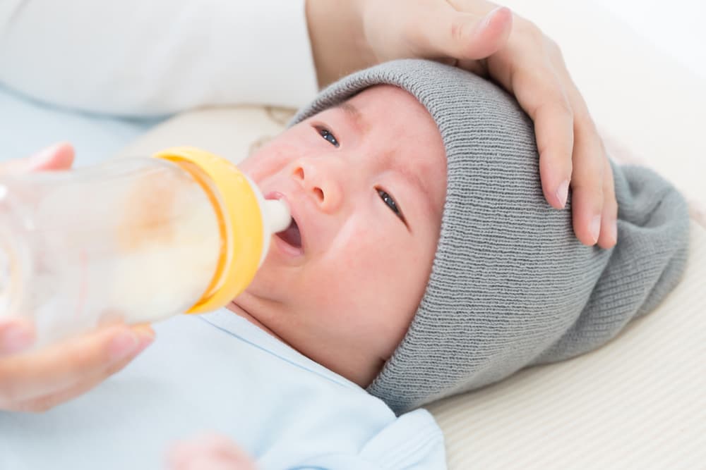 Μπιμπερό για κολικούς: ένας τρόπος για να νιώσει ανακούφιση το μωρό σας  