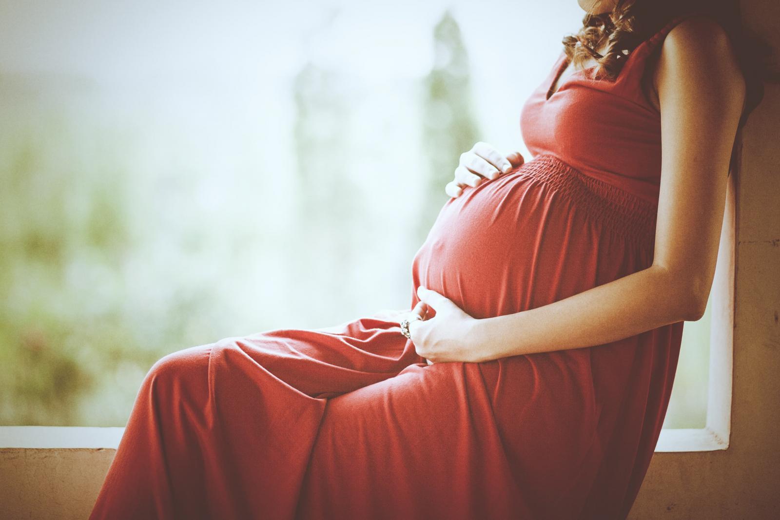 Εγκυμοσύνη και κορωνοϊός Οι έγκυες μπορεί να μεταδώσουν τον ιό στο μωρό τους 2