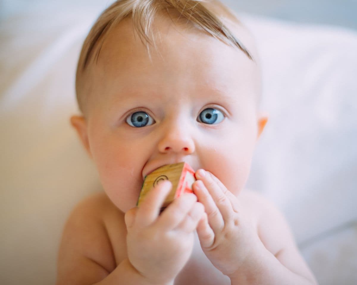 Τι πρέπει να γνωρίζετε για τα πρώτα δόντια του μωρού