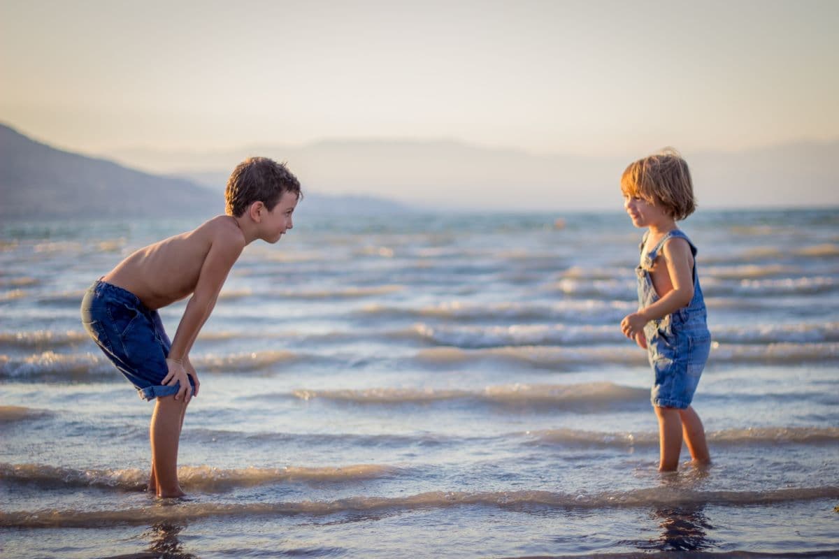 Καλοκαίρι και παιδιά: Συμβουλές για την ασφάλειά τους στη θάλασσα 