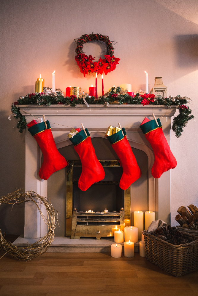 https://www.freepik.com/free-photo/fireplace-decorated-with-christmas-motifs-red-socks_973992.htm#query=fireplace%20with%20christmas%20socks&position=3&from_view=search&track=sph