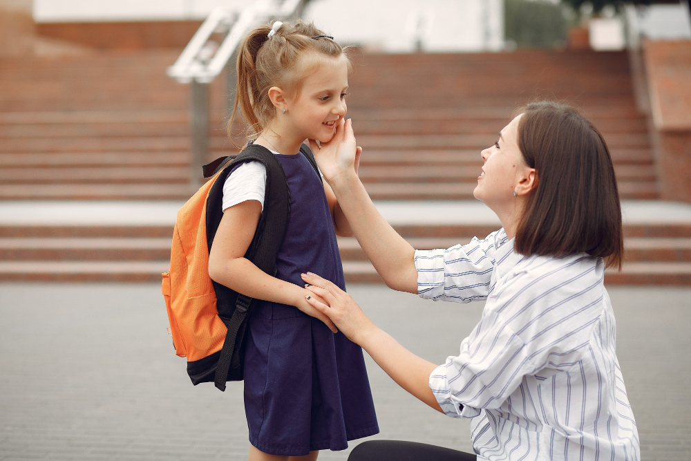 Πρώτη μέρα στο σχολείο: Πώς θα βοηθήσετε το παιδί σας να προσαρμοστεί εύκολα 