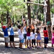 Παιχνίδια στο δάσος για παιδιά από 2-10 ετών με την Πολύχρωμη Σπείρα