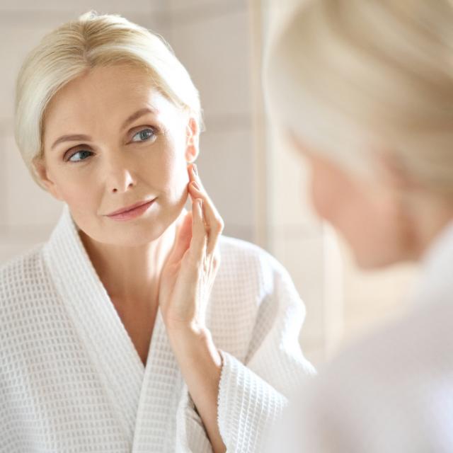 7 συμβουλές για σωστή φροντίδα του δέρματος μετά την εμμηνόπαυση