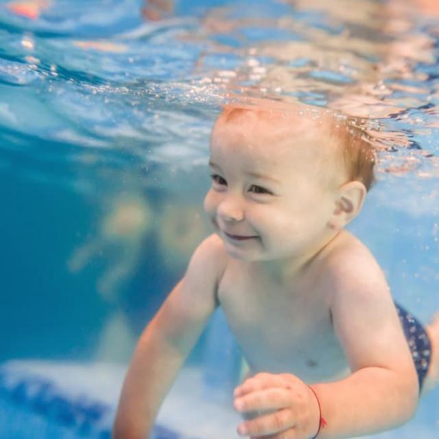 baby swimming δραστηριότητες βρέφη