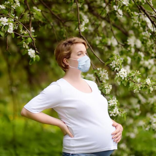 Εγκυμοσύνη και κορωνοϊός: Οι έγκυες μπορεί να μεταδώσουν τον ιό στο μωρό τους 