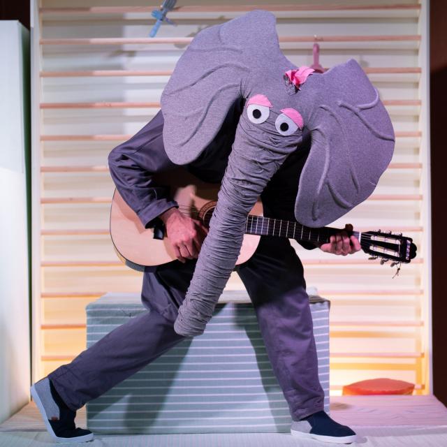 Κερδίστε 2 διπλές προσκλήσεις για την παράσταση &quot;Ένας ελέφαντας στο δωμάτιο&quot; στο Μέγαρο Μουσικής Αθηνών