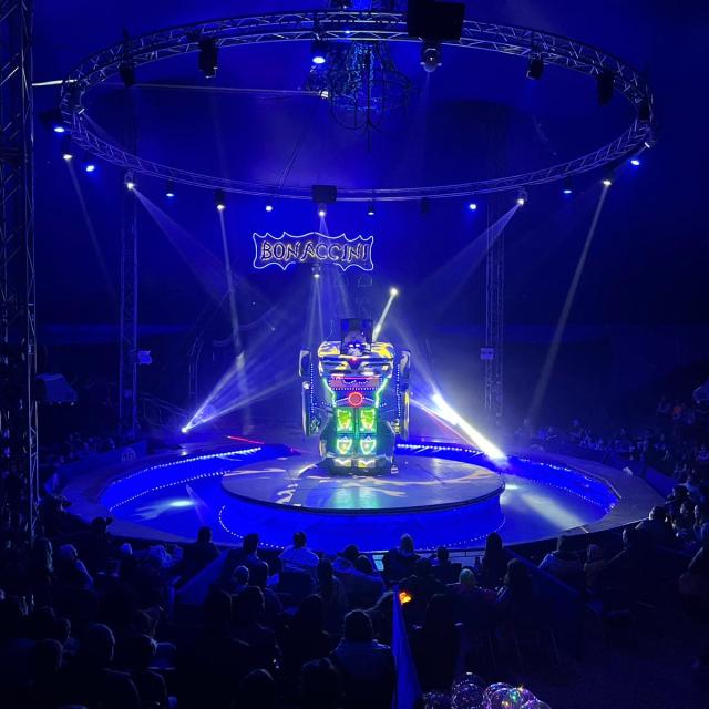 Το μεγάλο Ιταλικό Circo Acquatico Bonaccini στο Ίλιον