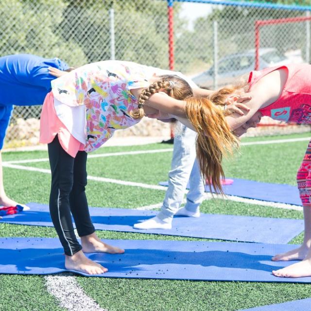 Γιατί η yoga μπορεί να γίνει ο καλύτερος φίλος του παιδιού σας