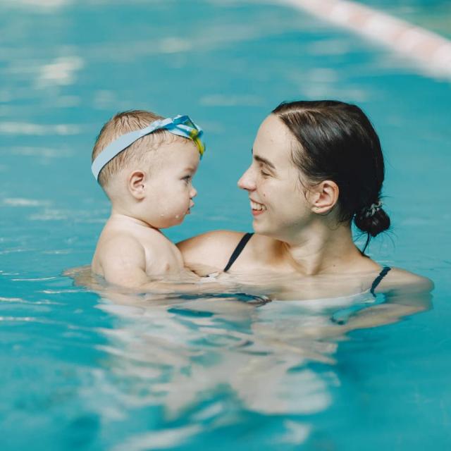 Γιατί το baby swimming θεωρείται η καλύτερη δραστηριότητα για μωρά