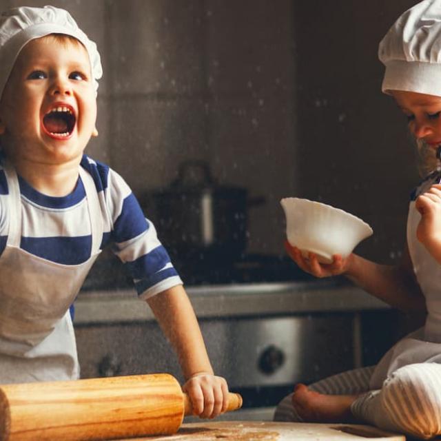Μαγειρική για παιδιά πώς τα βοηθάει και 3 απλές συνταγές 