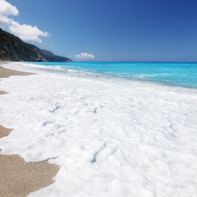 Οι καλύτερες παραλίες στην Αττική για οικογενειακά μπάνια