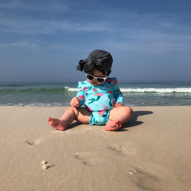 Τα πράγματα που χρειάζεται να έχετε για το μωρό σας στην παραλία