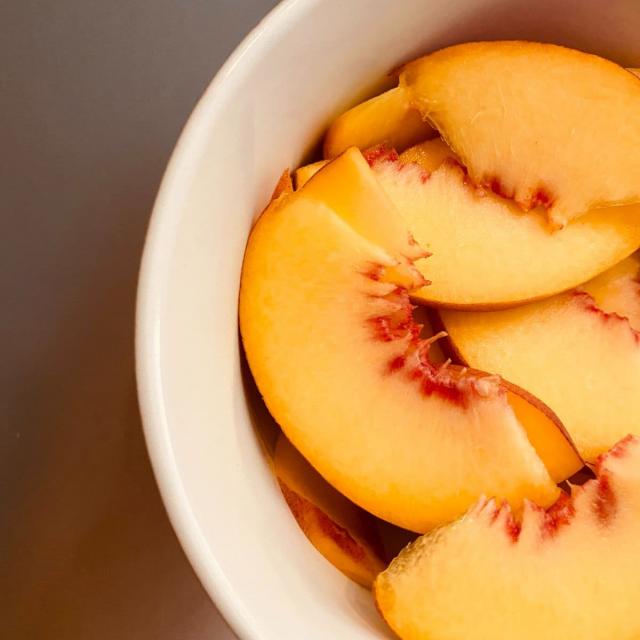 Ποιο καλοκαιρινό φρούτο μας χορταίνει και έχει λιγότερες από 50 θερμίδες; 