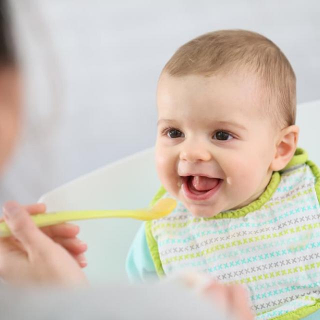 Πώς θα επιλέξετε το σωστό γιαούρτι για μωρά  