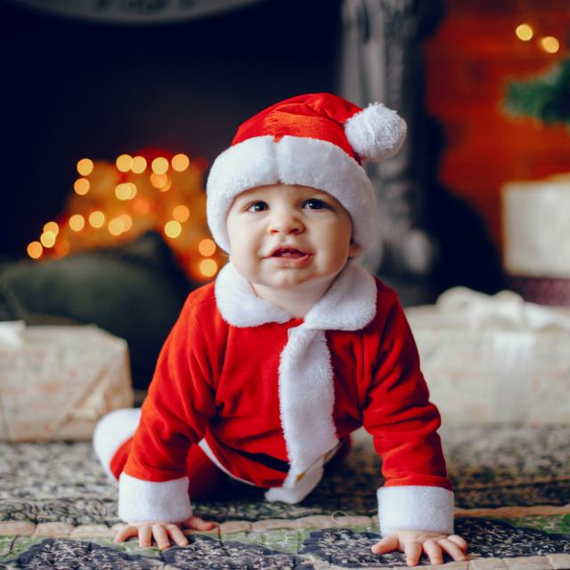 Πώς θα κάνετε ξεχωριστά τα πρώτα Χριστούγεννα του μωρού σας