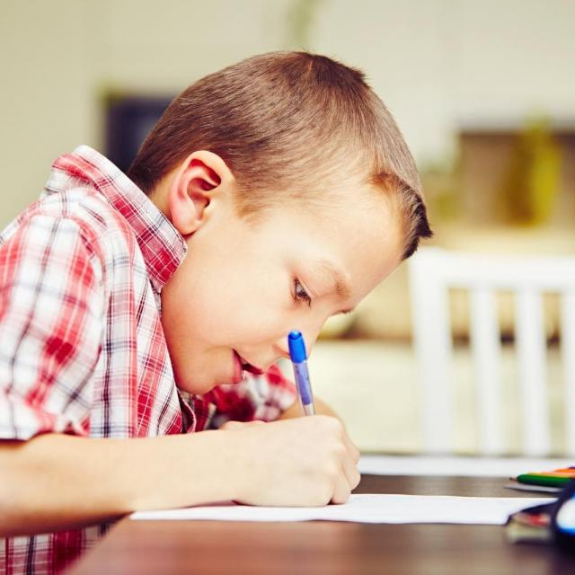Πώς θα βοηθήσετε το παιδί να συγκεντρωθεί στη μελέτη