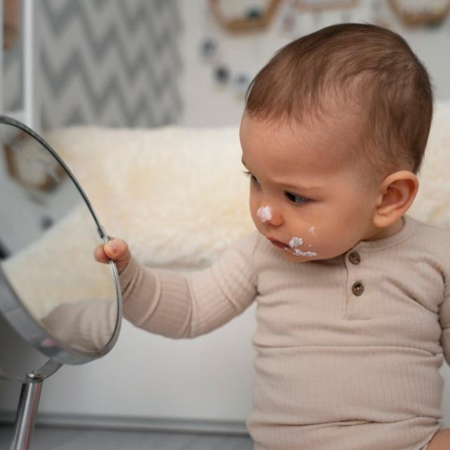 Πώς βοηθά το παιδί η αυτο-αναγνώριση στον καθρέφτη 