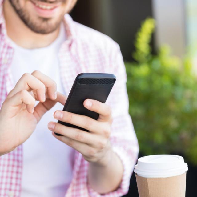 Social Media Detox: Γιστί είναι σημαντικό να μένετε μακριά από το κινητό σας 