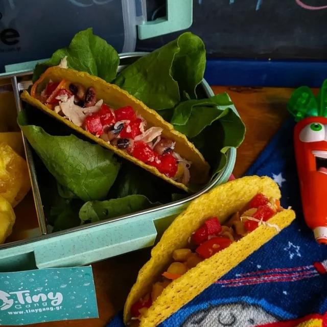 Tacos παιδικό με κοτόπουλο και μαυρομάτικα φασόλια