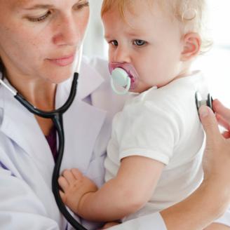 Όταν το μωρό έχει πυρετό – Πού οφείλεται, πώς αντιμετωπίζεται  
